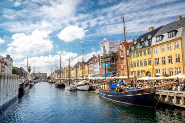 Kopenhag şehir merkezinde yaz günü zevk turistler