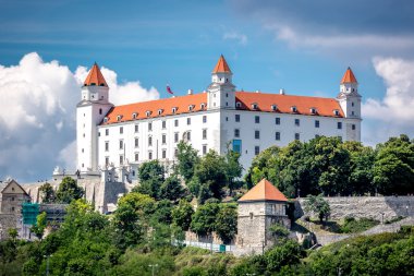Bratislava güneşli bir günde geleneksel binalar