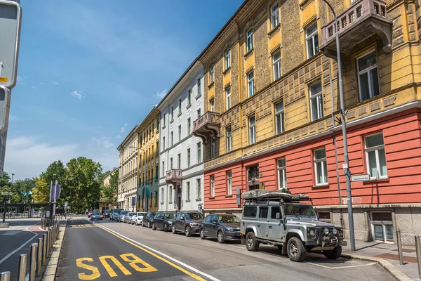 Cars parked in downtown Ljubljana — Stock Photo, Image