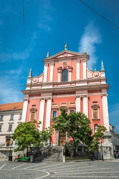 Turisté užívající si den v Lublani — Stock fotografie