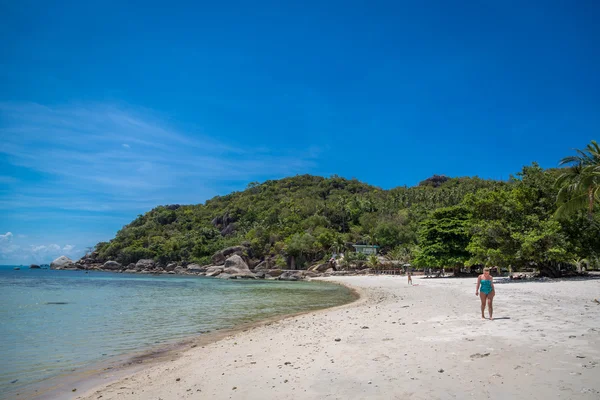 Tourists enjoying amazing Koh Samui island — Stock Photo, Image