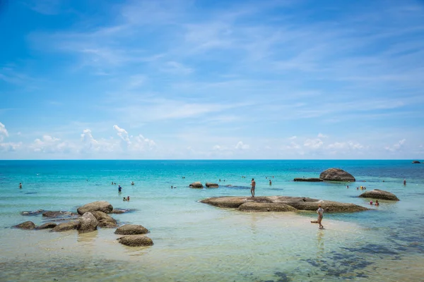 Turistas disfrutando de la increíble isla de Koh Samui — Foto de Stock