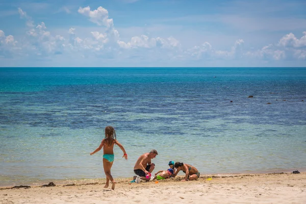 Touristen genießen Koh Samui Insel — Stockfoto