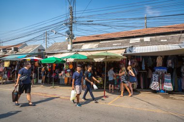 Açık sokak pazarında turist sayısı