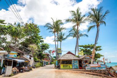 Sahil restoran ile sokak