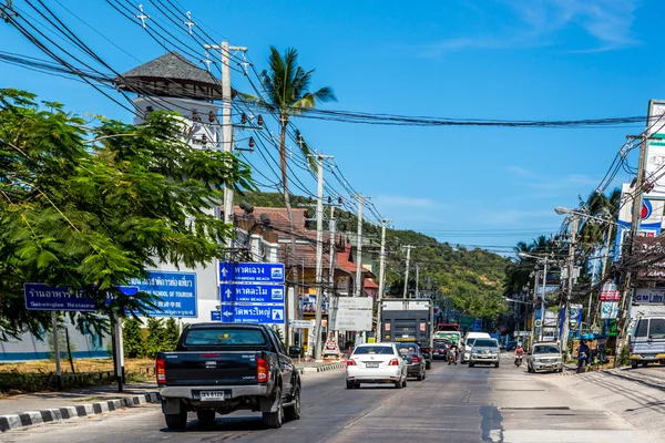 Autos fahren auf der Insel Koh Samui — Stockfoto