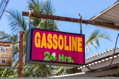 Benzin işareti 24 saat hizmet