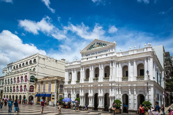 Multidão de pessoas na praça principal de Macau — Fotografia de Stock