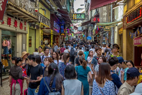 Macau sokaklarında büyük kalabalık konsantrasyonu