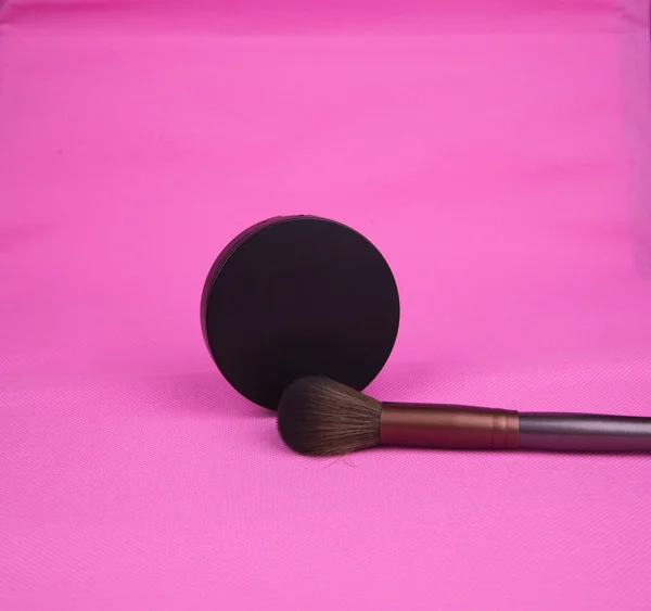 Bursh için hazır ile toz pembe arka plan uygulamak