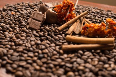 Tarçın ve Çikolata kahve çekirdekleri arka plan