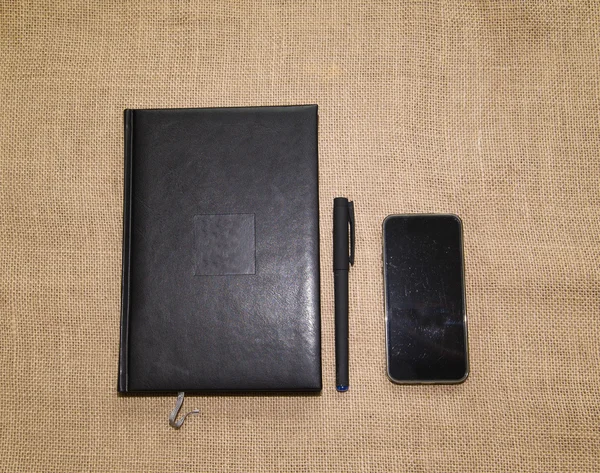 Office kaynağı koleksiyonu - notebook ve telefon üzerinde kahverengi çuval bezi