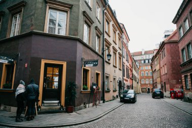 Varşova, 25 Aralık 2017: Varşova 'daki geleneksel eski evlerin güzel manzarası