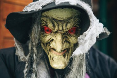 Cadı mankeni, figür ya da maske