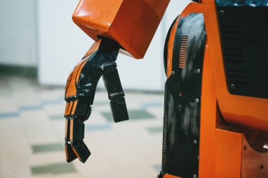 Robot elin yakın çekimi. Robot insan prototipi. Teknoloji ve insanlığın geleceği kavramı.