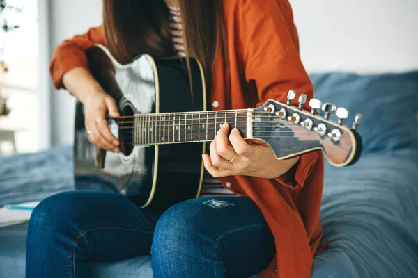 The guitarist plays the guitar