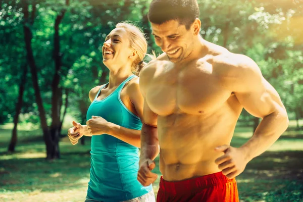 Gelukkige paar joggen — Stockfoto