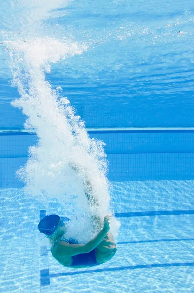 女性ダイバー水中 — ストック写真