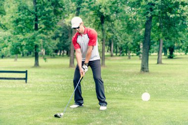 Genç golfçü kolyesi
