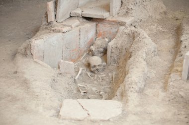  Arkeolojik Sit, eski iskelet