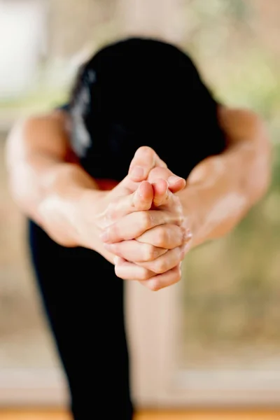 Virabhadrasana yogaställning — Stockfoto