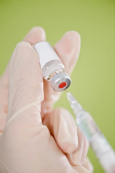 Filling syringe from vaccine vial — Stock Photo, Image