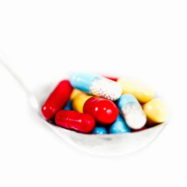 Capsule medicinali in cucchiaio . — Foto Stock