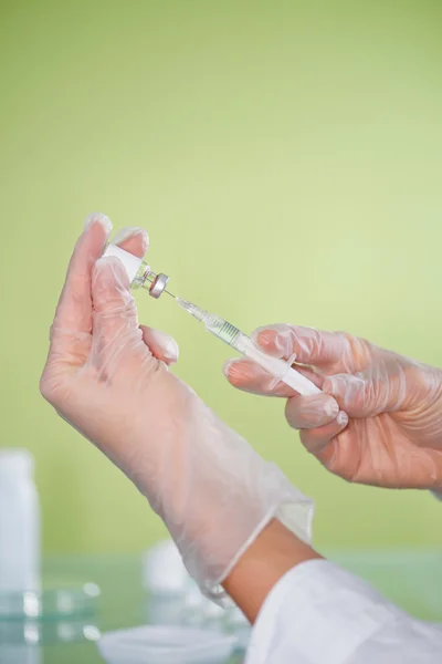 Filling syringe from vaccine vial — Stock Photo, Image