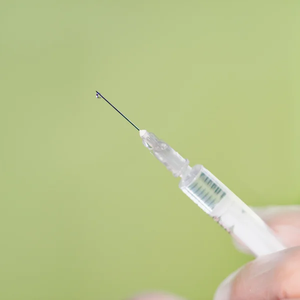 Hand holding syringe — Stock Photo, Image