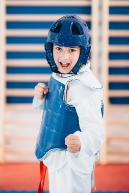 Taekwondo duruş mücadelede çocuk