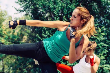 Taebo eğitim sırasında kadınlar