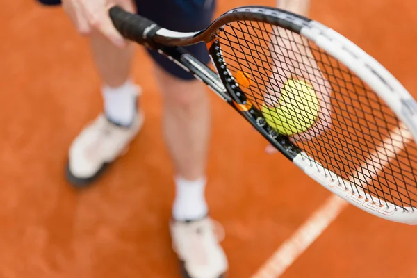 Jogador de tênis em serviço — Fotografia de Stock