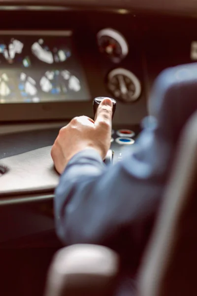 Conductor de tren en cabina de control — Foto de Stock