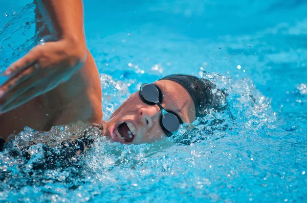 Yrkessvømmer i sprint – stockfoto
