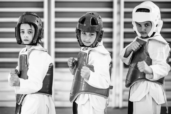 Taekwondo děti vystupují — Stock fotografie