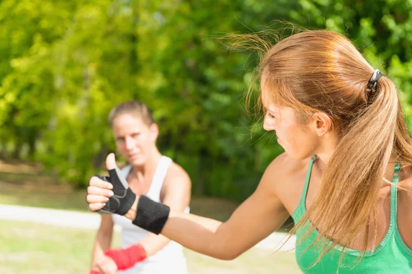 Vrouwen tijdens Taebo training — Stockfoto