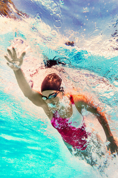  woman swimming in swimming pool