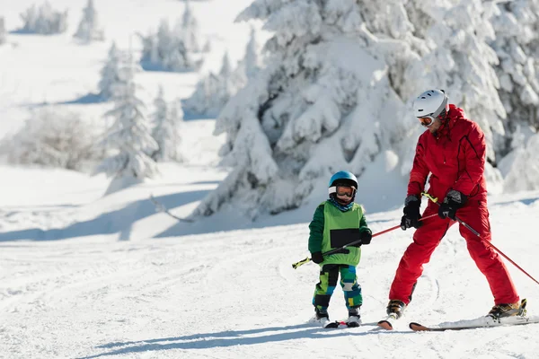 Boy with instructor on slope — Stock Photo, Image