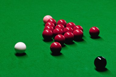 Bilardo topları kurmak