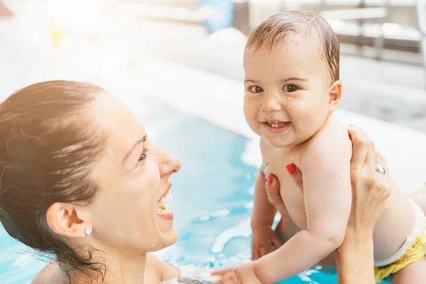 Baby boy on swimming class — Stock Photo, Image