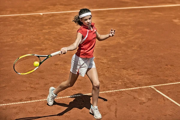 Jugador de tenis junior —  Fotos de Stock