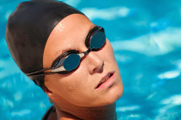 Nadador con gafas de baño y gorra — Foto de Stock