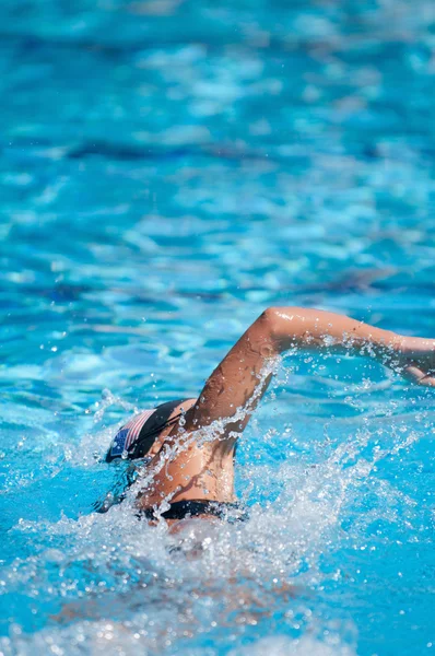 Friidrettsutøver i svømming – stockfoto