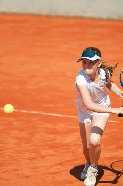 Junior tennisspeelster — Stockfoto