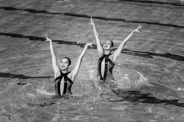 Concurso de natación sincronizada — Foto de Stock