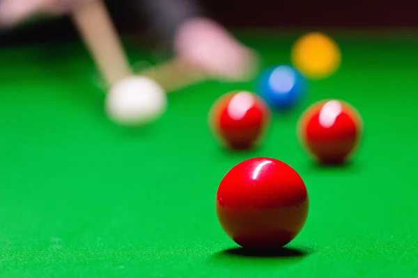 Snookerbord med röd boll — Stockfoto