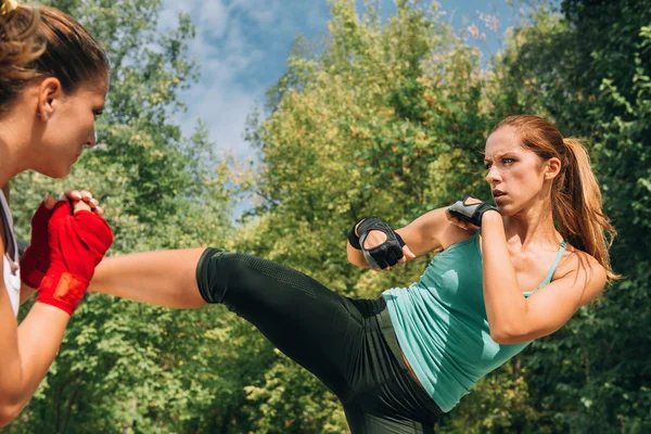 Ženy během cvičení Taebo — Stock fotografie