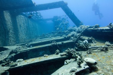 Batık dalgıç silueti ile detay