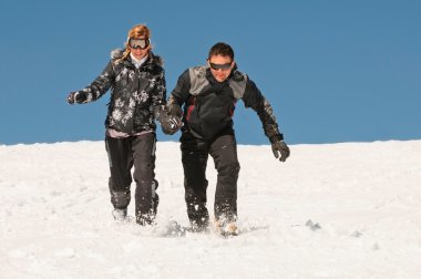 kar üzerinden yürümek çift