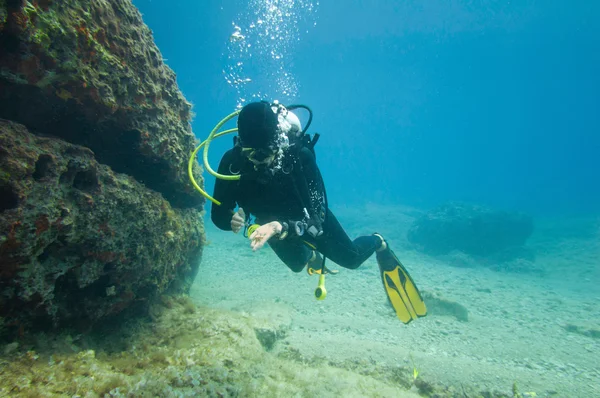 Immersione subacquea esplorare la vita marina — Foto Stock